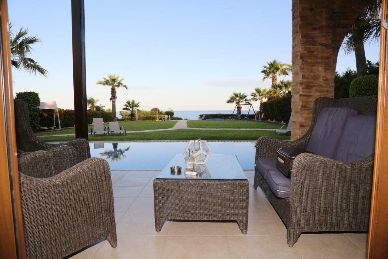 Ionion Beachfront Villa 아이아 나파 외부 사진