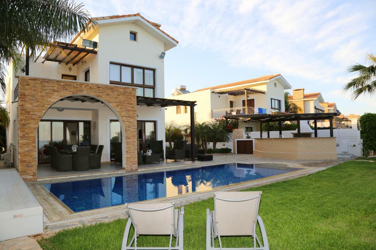 Ionion Beachfront Villa 아이아 나파 외부 사진